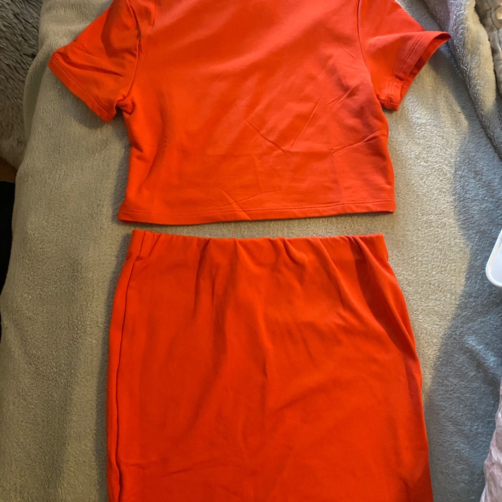 2 piece set - Picture 2 of 2